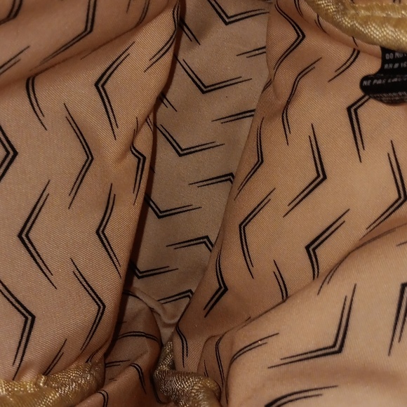 NWOT URBAN EXPRESSIONS SLING BAG - Picture 6 of 9